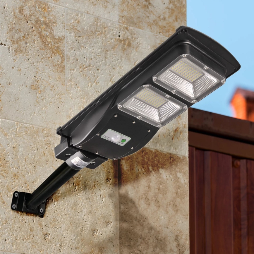 LED Solární pouliční lampa se senzorem STREET 2xLED/6W/3,2V IP65 + dálkové ovládání